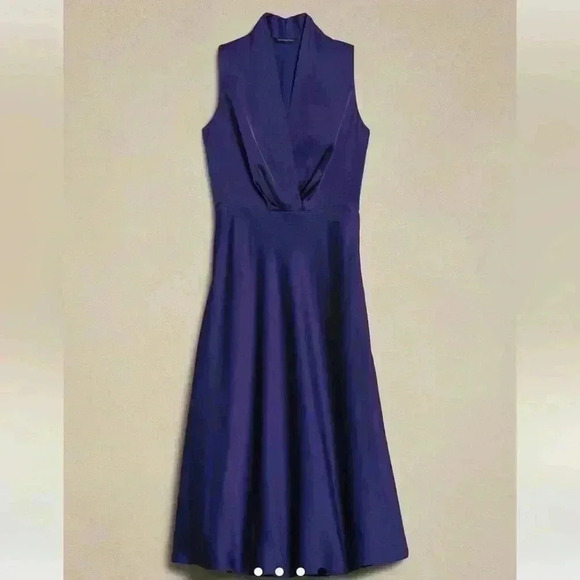 Banana Republic SATIN V-NECK KNEE-LENGTH DRESS - Picture 3 of 3